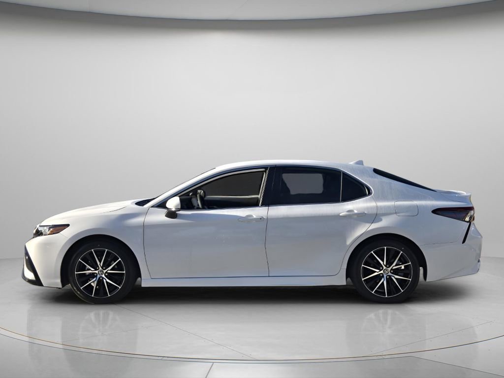 Used 2024 Toyota Camry SE image 4