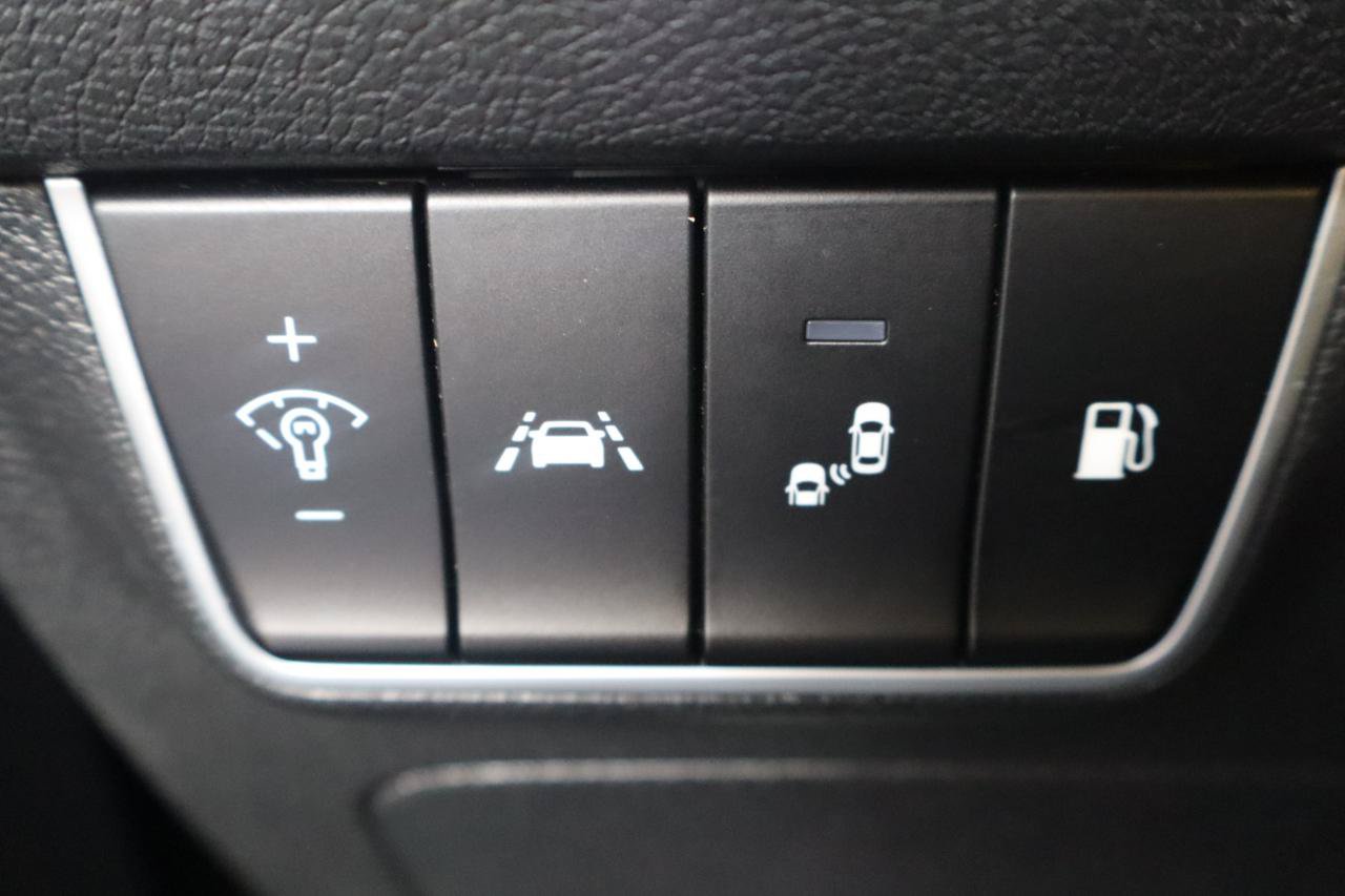 Used 2018 Kia Stinger Premium RWD image 24