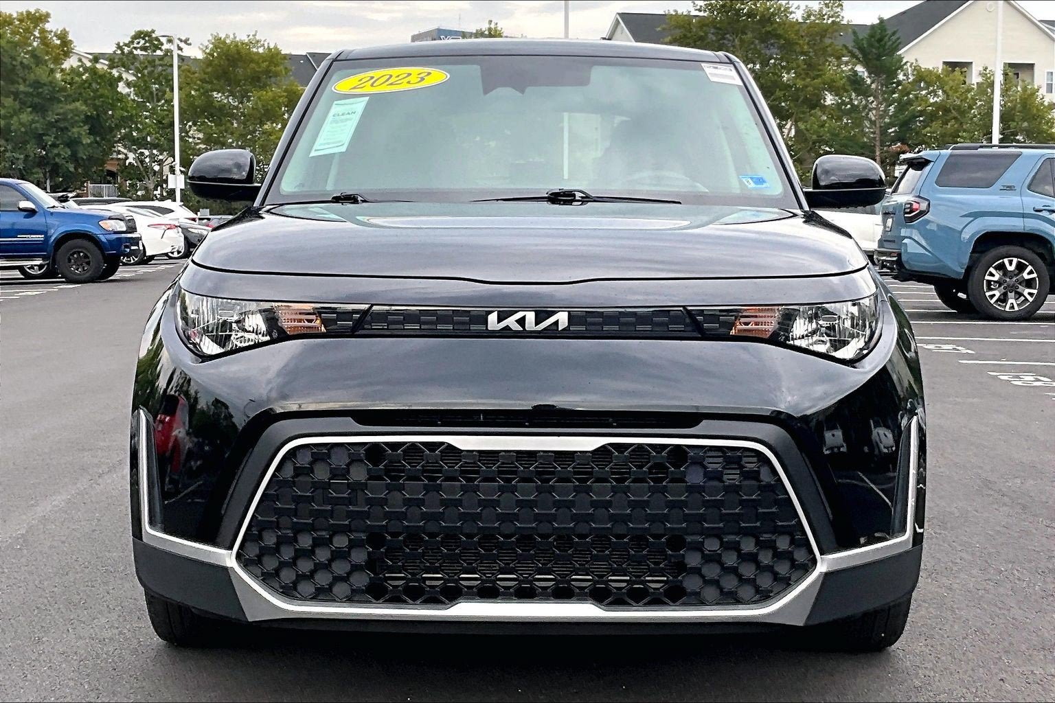 Used 2023 Kia Soul LX w/ LX Technology Package FWD image 3