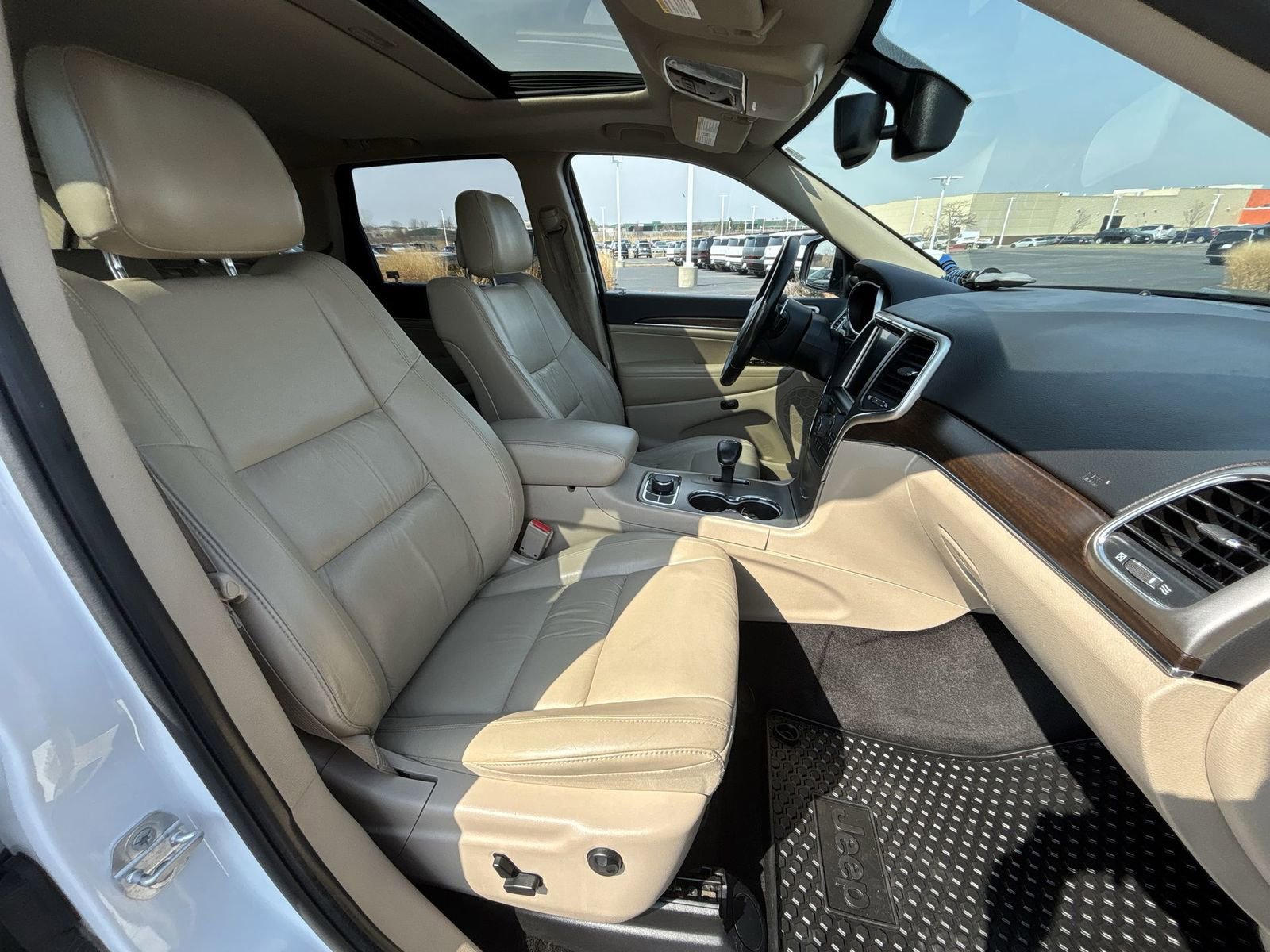 Used 2015 Jeep Grand Cherokee Limited w/ Trailer Tow Group IV image 27