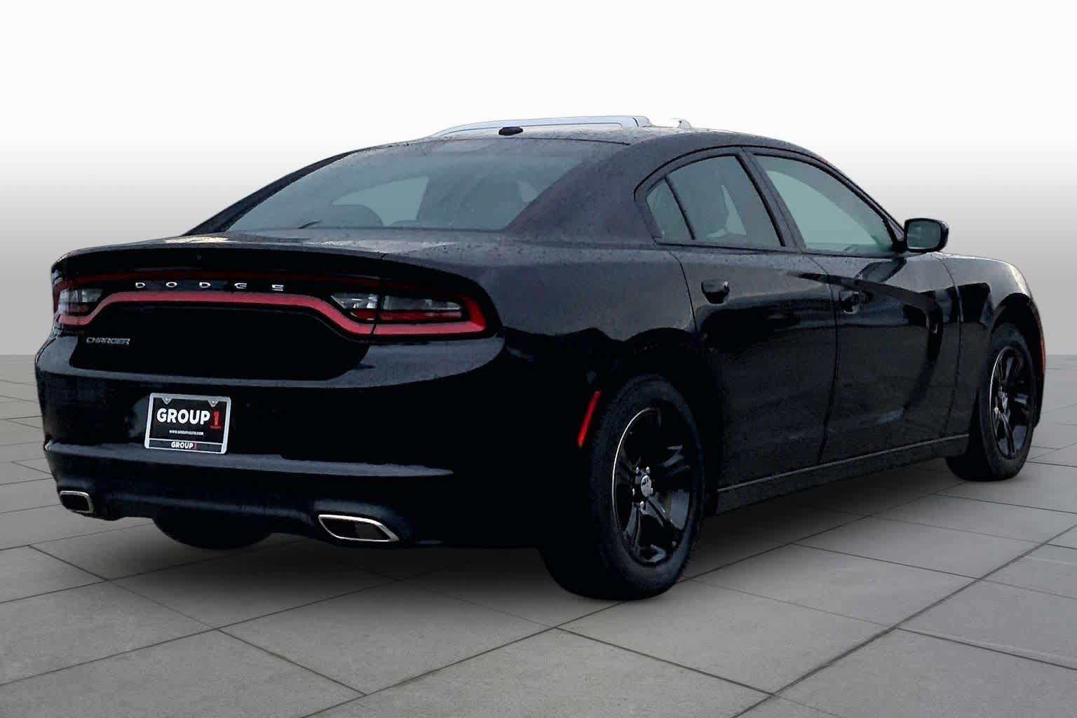 Used 2022 Dodge Charger SXT w/ Leather Interior Group RWD image 12