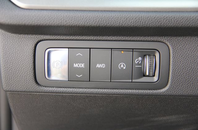 Used 2026 Chevrolet Traverse LT w/ Driver Confidence Package AWD/4WD image 32
