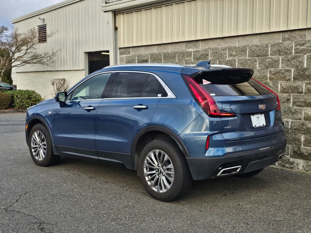 Used 2025 Cadillac XT4 Premium Luxury image 4