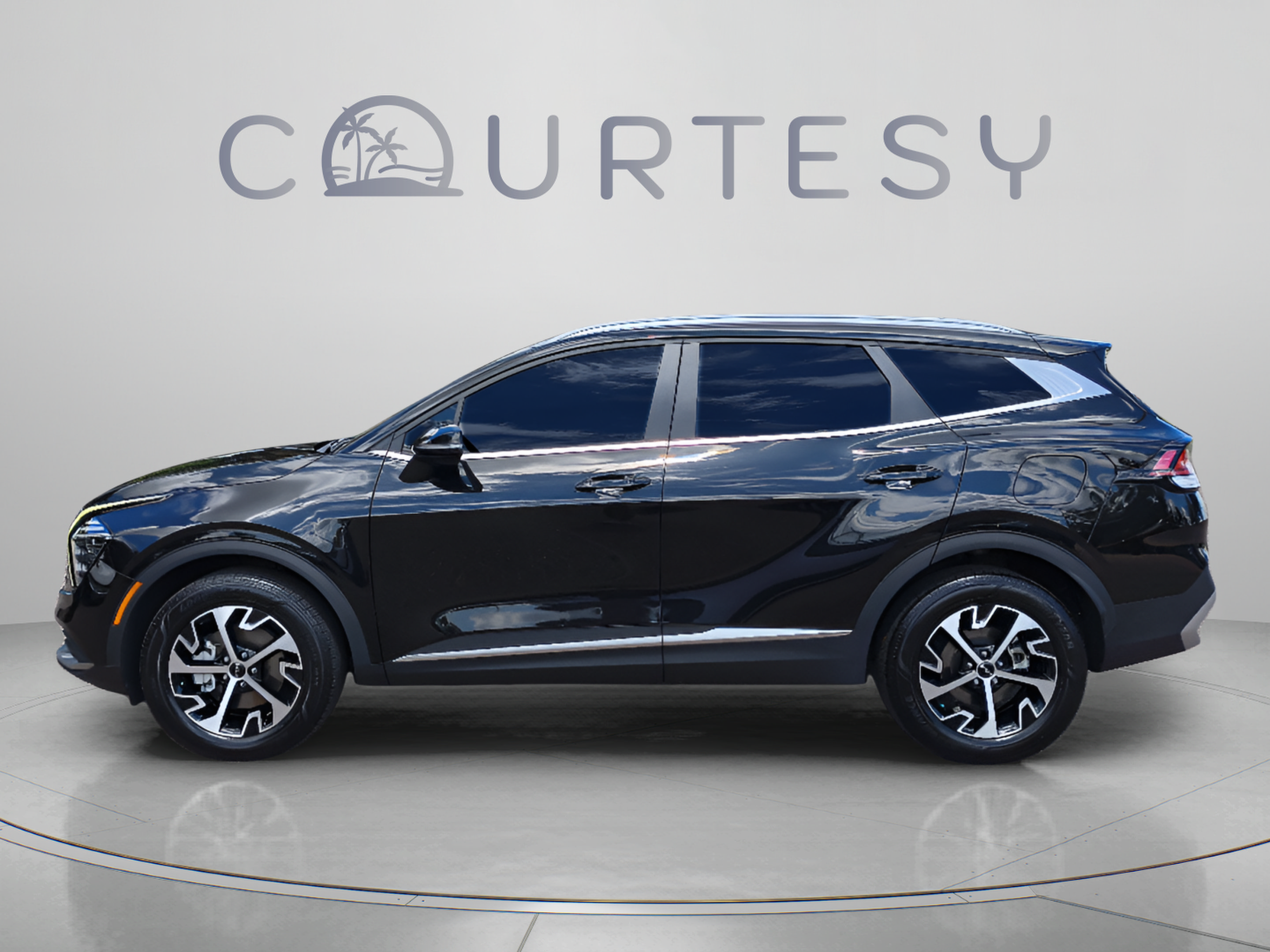 Used 2025 Kia Sportage EX AWD/4WD image 2