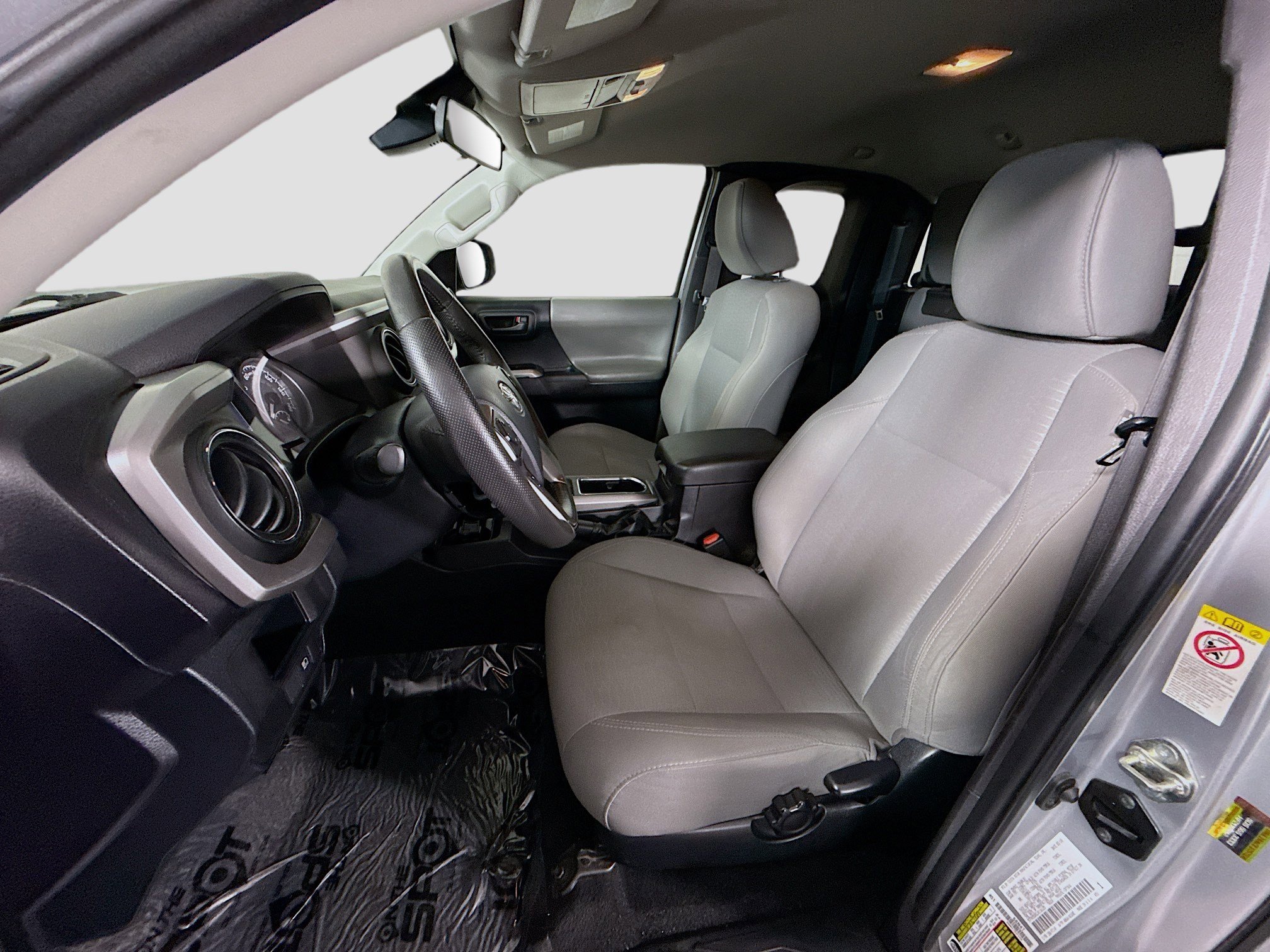 Used 2018 Toyota Tacoma SR5 w/ SR5 Appearance Package (SM) image 21