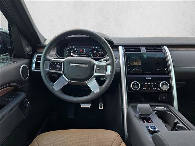 Used 2025 Land Rover Discovery Dynamic SE AWD/4WD image 21