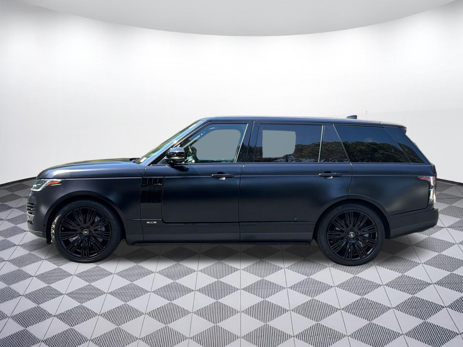 Used 2021 Land Rover Range Rover P525 Westminster Edition LWB AWD/4WD image 2
