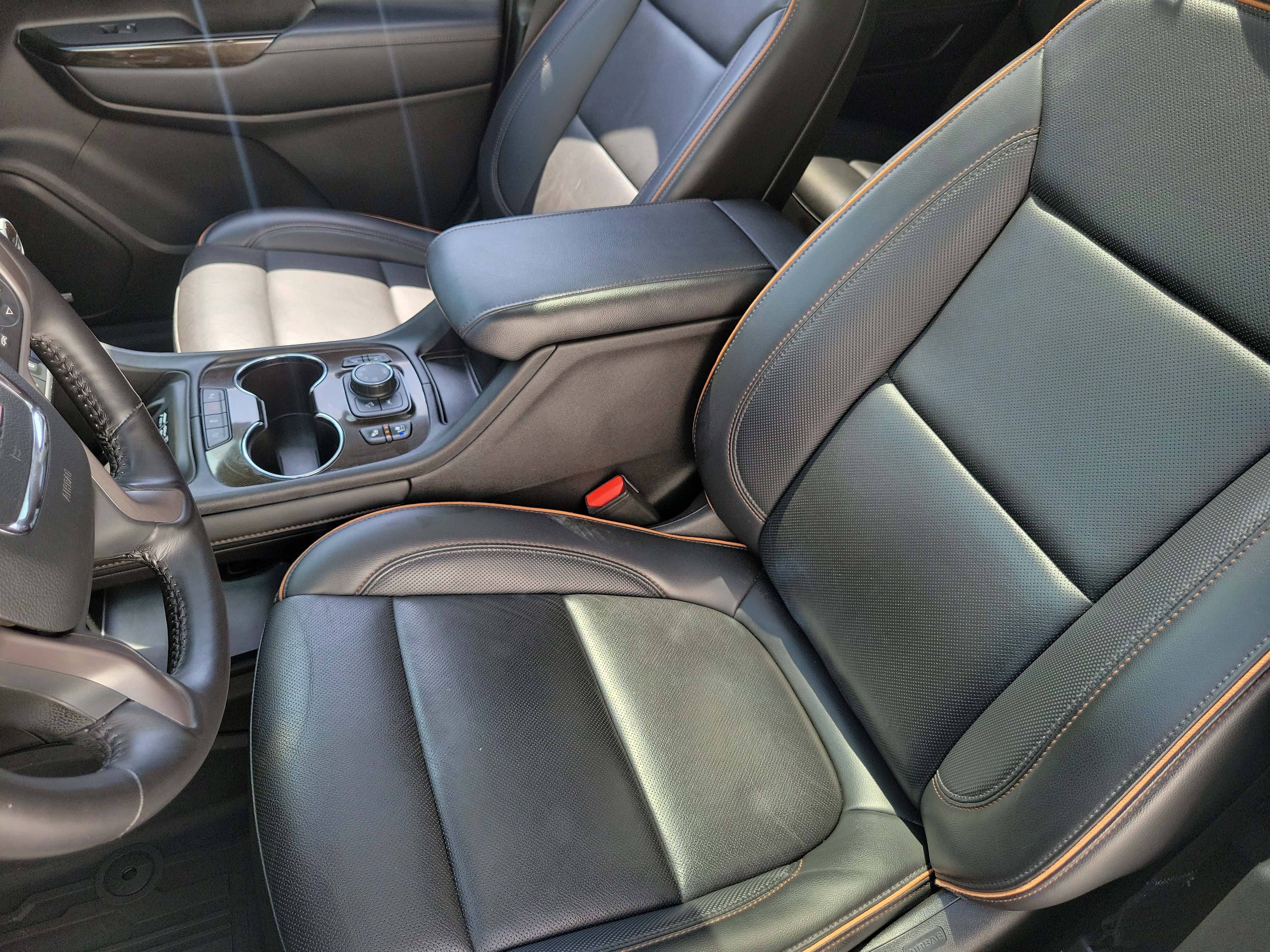 Used 2022 GMC Acadia AT4 w/ Technology Package AWD/4WD image 24