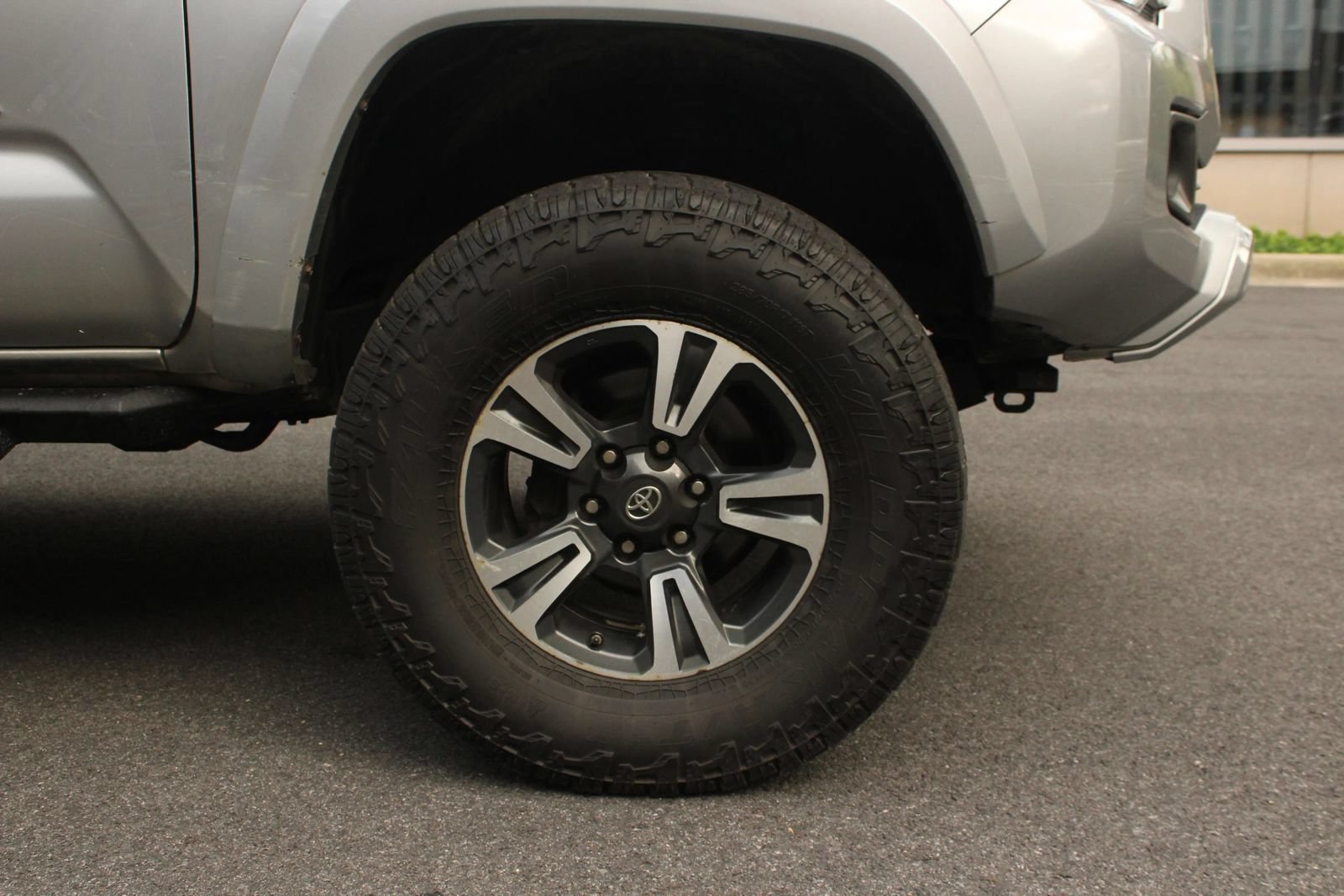 Used 2019 Toyota Tacoma TRD Sport AWD/4WD image 4