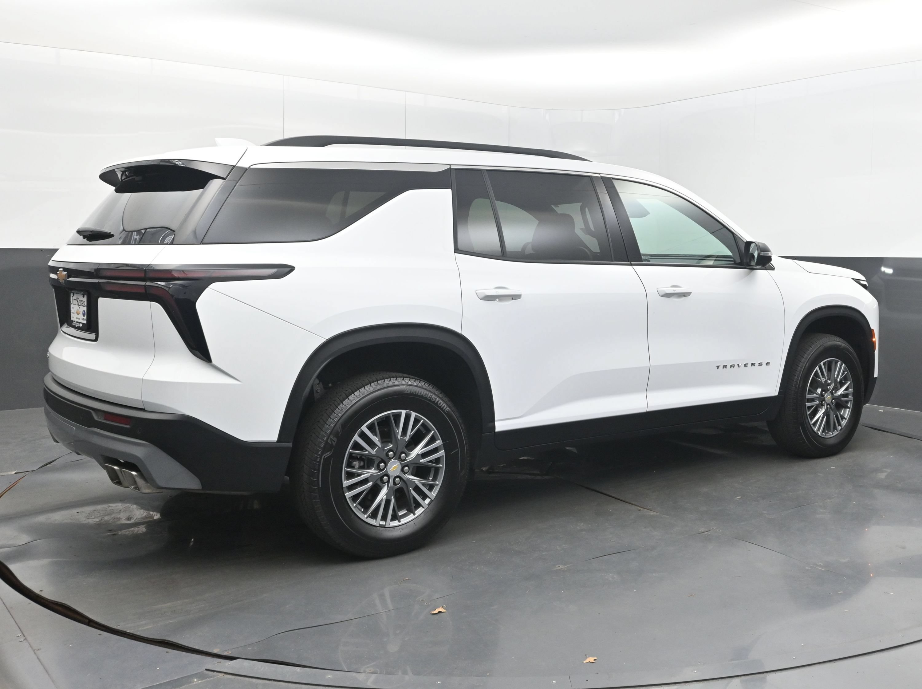 Used 2026 Chevrolet Traverse LT w/ Driver Confidence Package FWD image 9