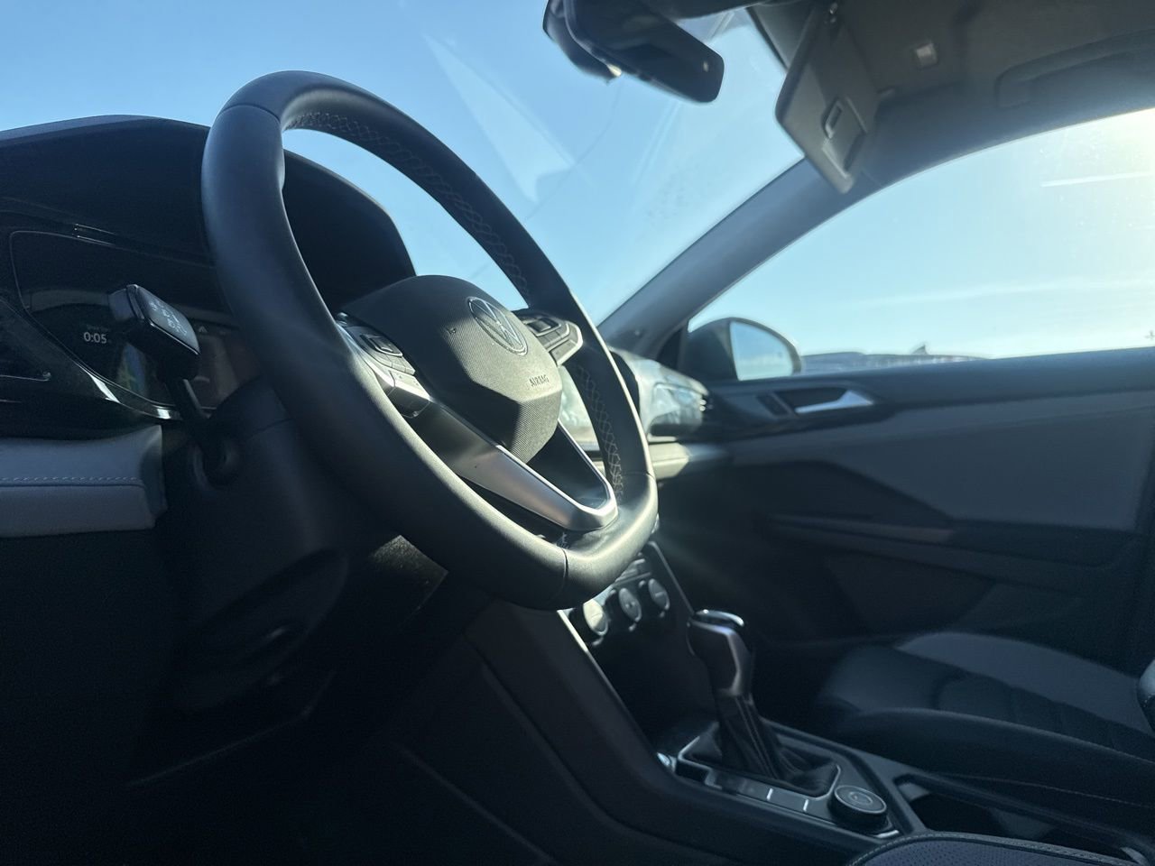 Used 2022 Volkswagen Taos SEL image 32