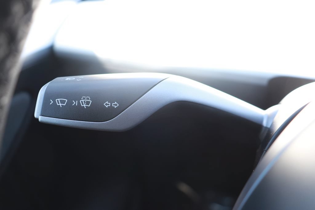 Used 2025 Tesla Model Y Long Range RWD image 18