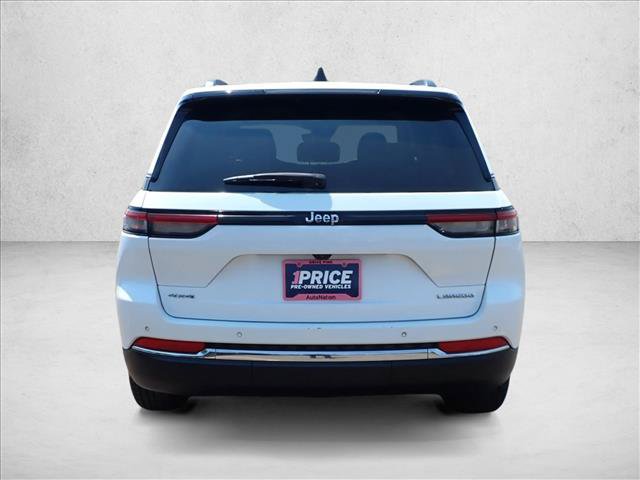 Used 2024 Jeep Grand Cherokee Laredo AWD/4WD image 3