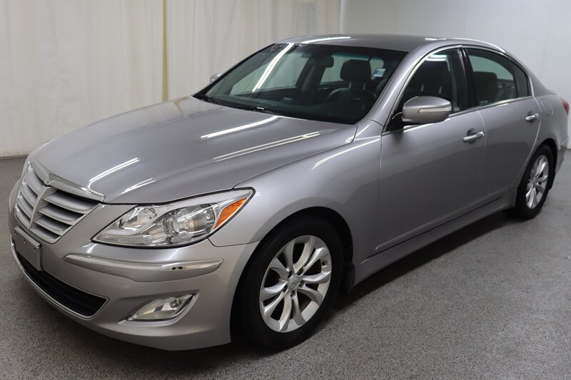 Used 2013 Hyundai Genesis 3.8 RWD image 3