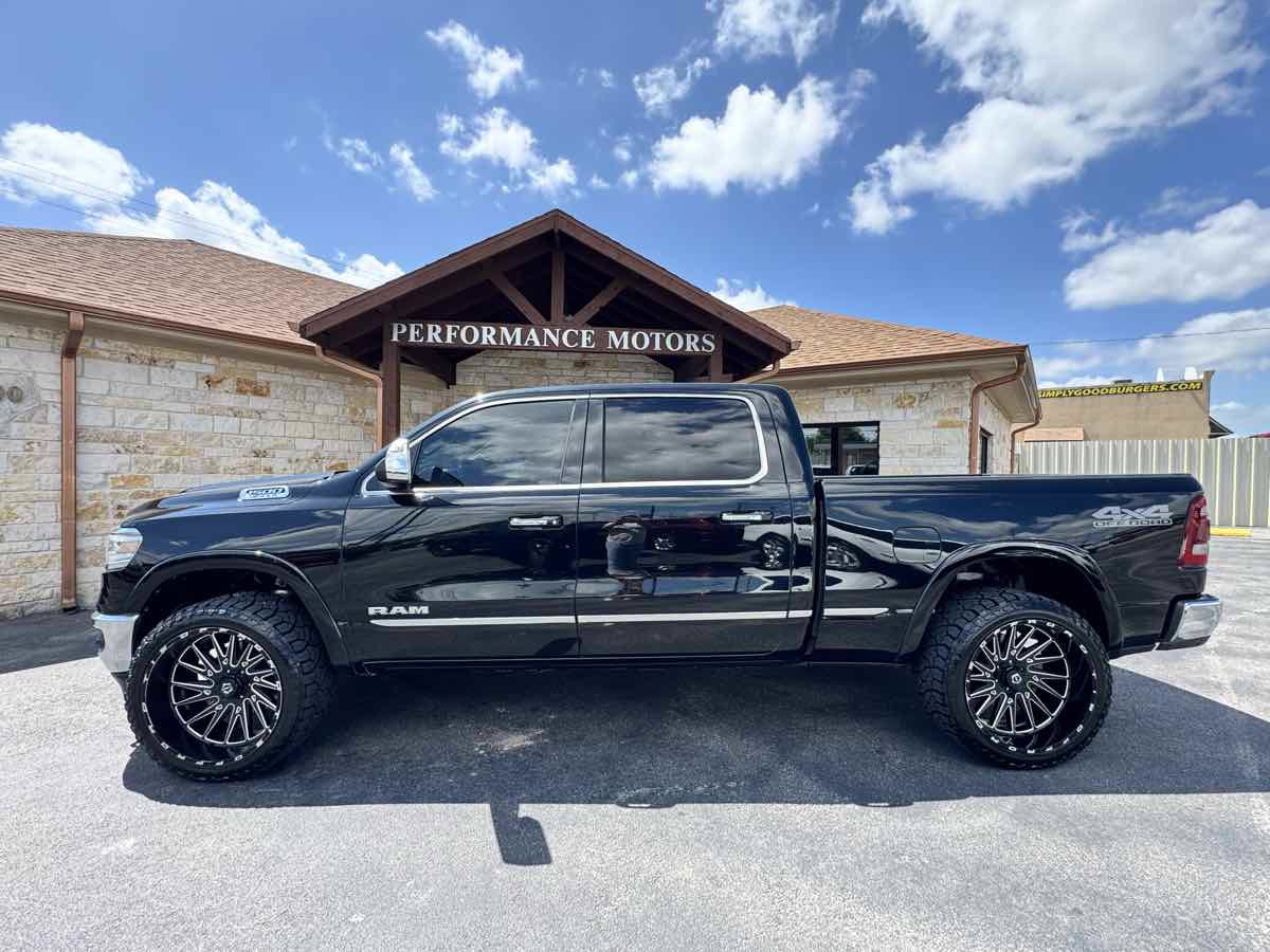 Used 2019 RAM 1500 Limited AWD/4WD image 2