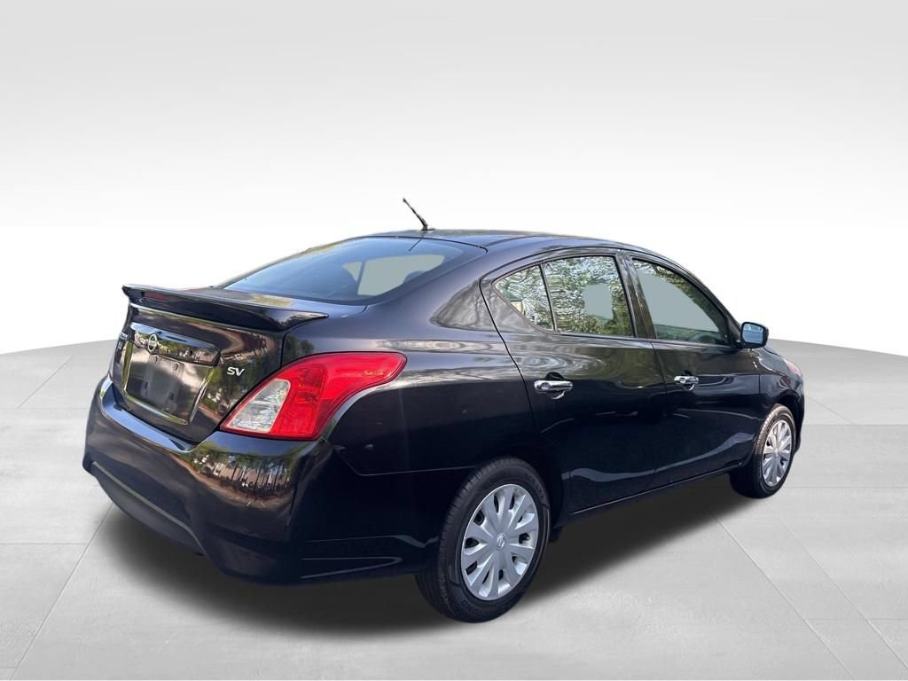 Used 2019 Nissan Versa SV FWD image 4