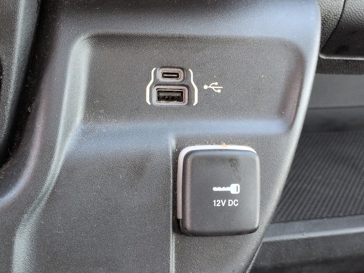 Used 2025 RAM ProMaster 2500 w/ Convenience Group FWD image 21