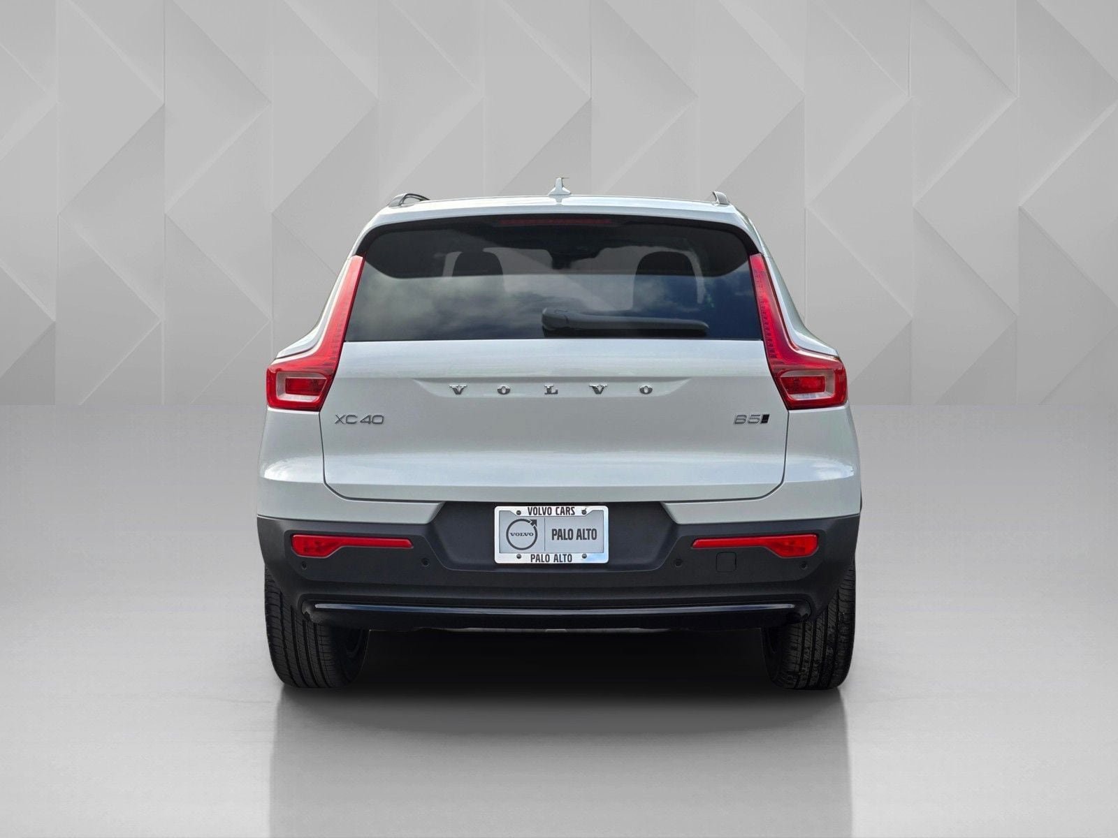 New 2026 Volvo XC40 B5 Plus w/ Protection Package Premier AWD/4WD image 5
