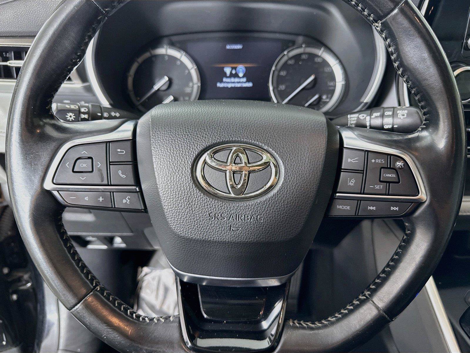 Used 2021 Toyota Highlander XLE AWD/4WD image 15