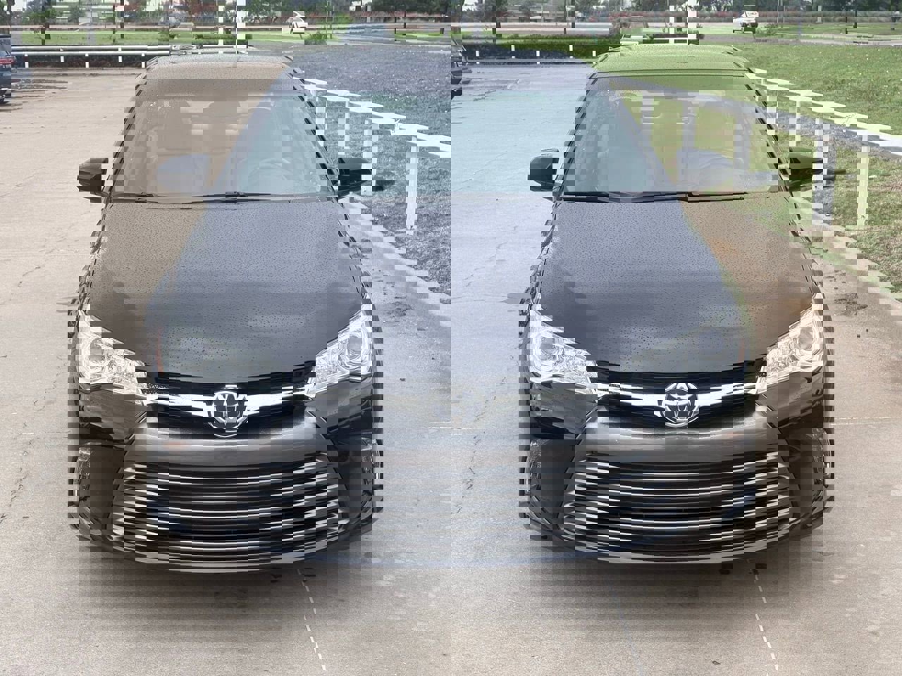 Used 2016 Toyota Camry XLE image 2