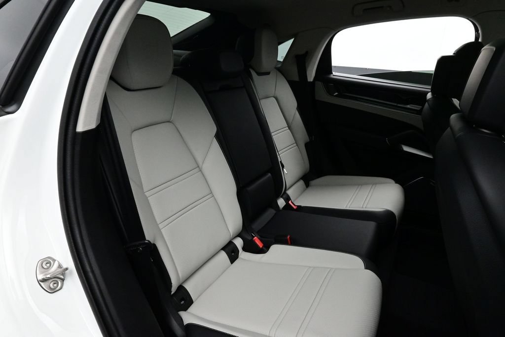 New 2026 Porsche Cayenne GTS AWD/4WD image 14