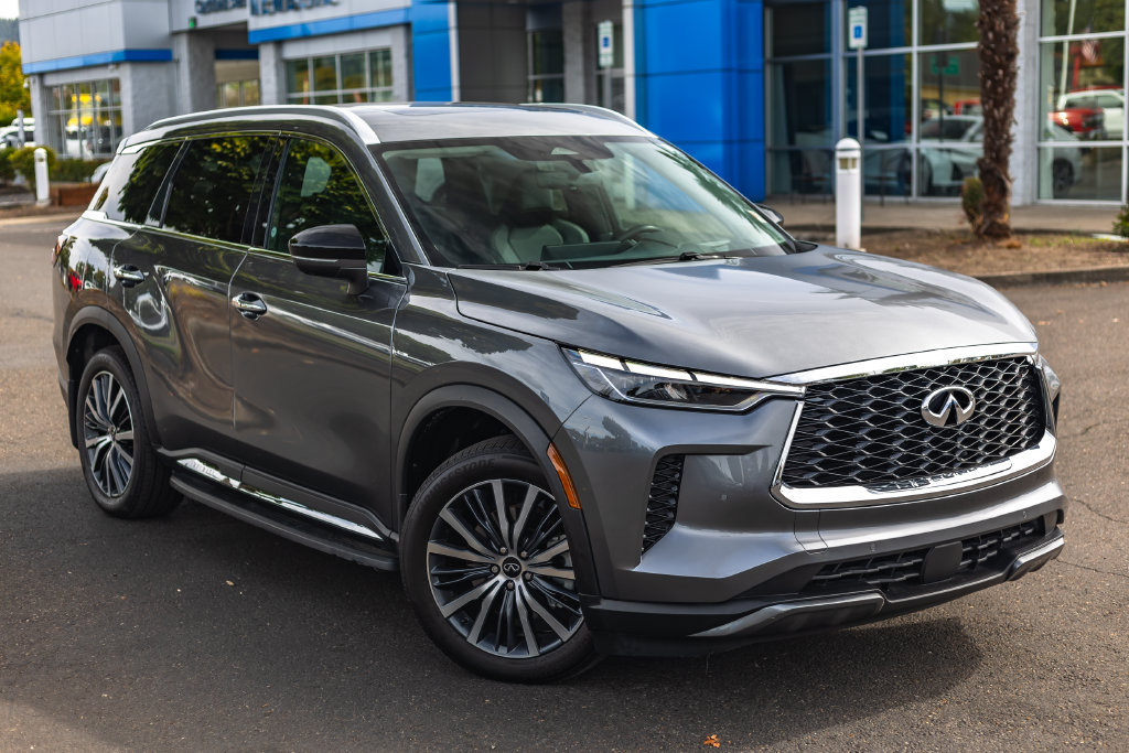 Used 2023 INFINITI QX60 Sensory AWD/4WD image 2