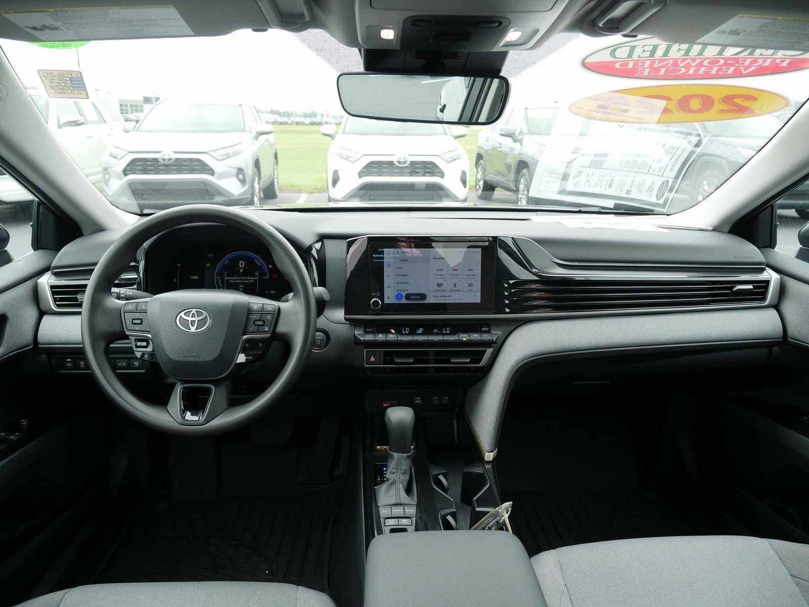 Used 2025 Toyota Camry LE image 14