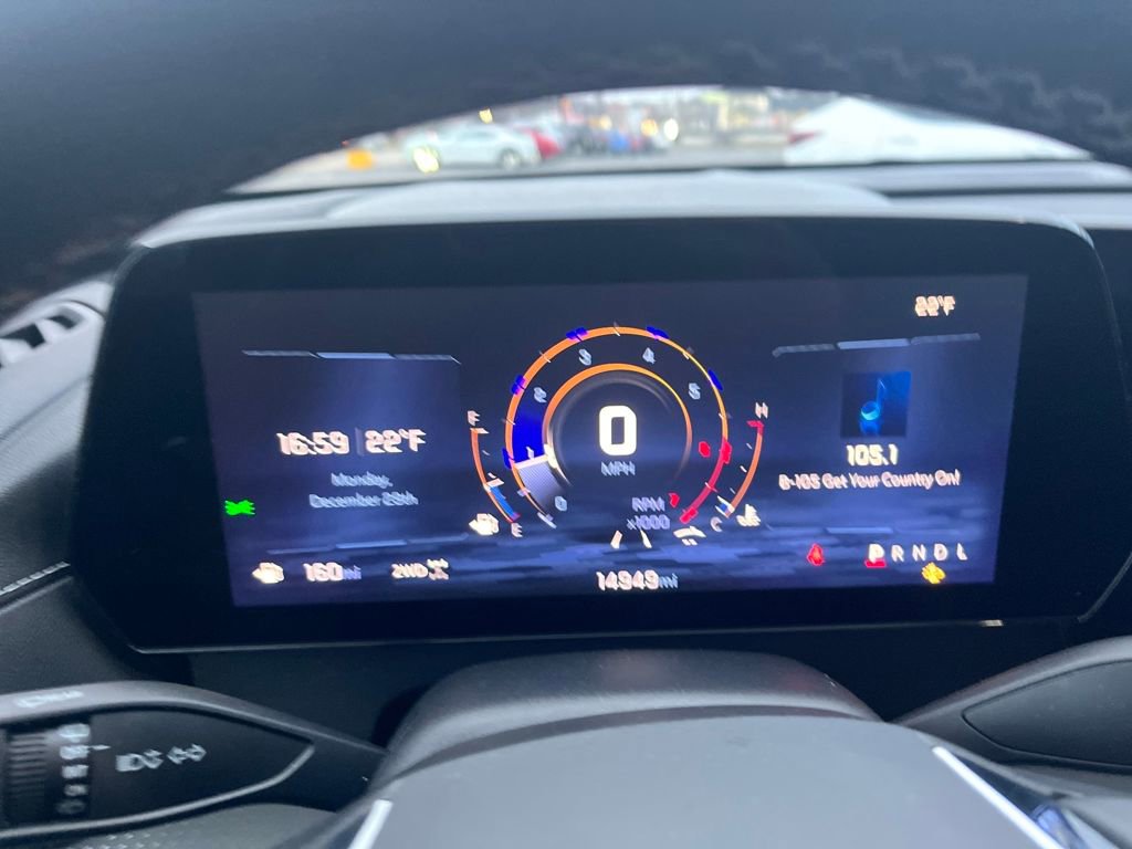 Used 2025 Chevrolet Traverse LT image 8