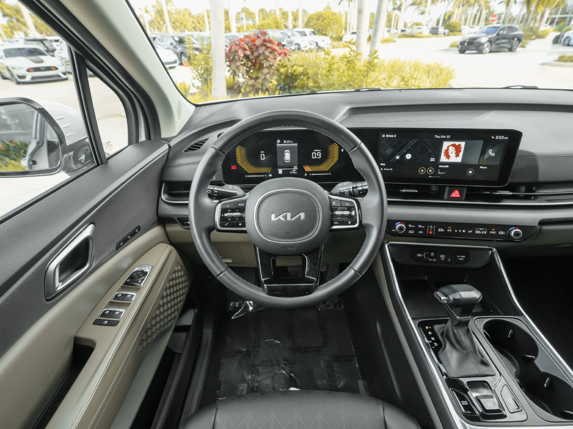 Used 2026 Kia Carnival EX FWD image 10