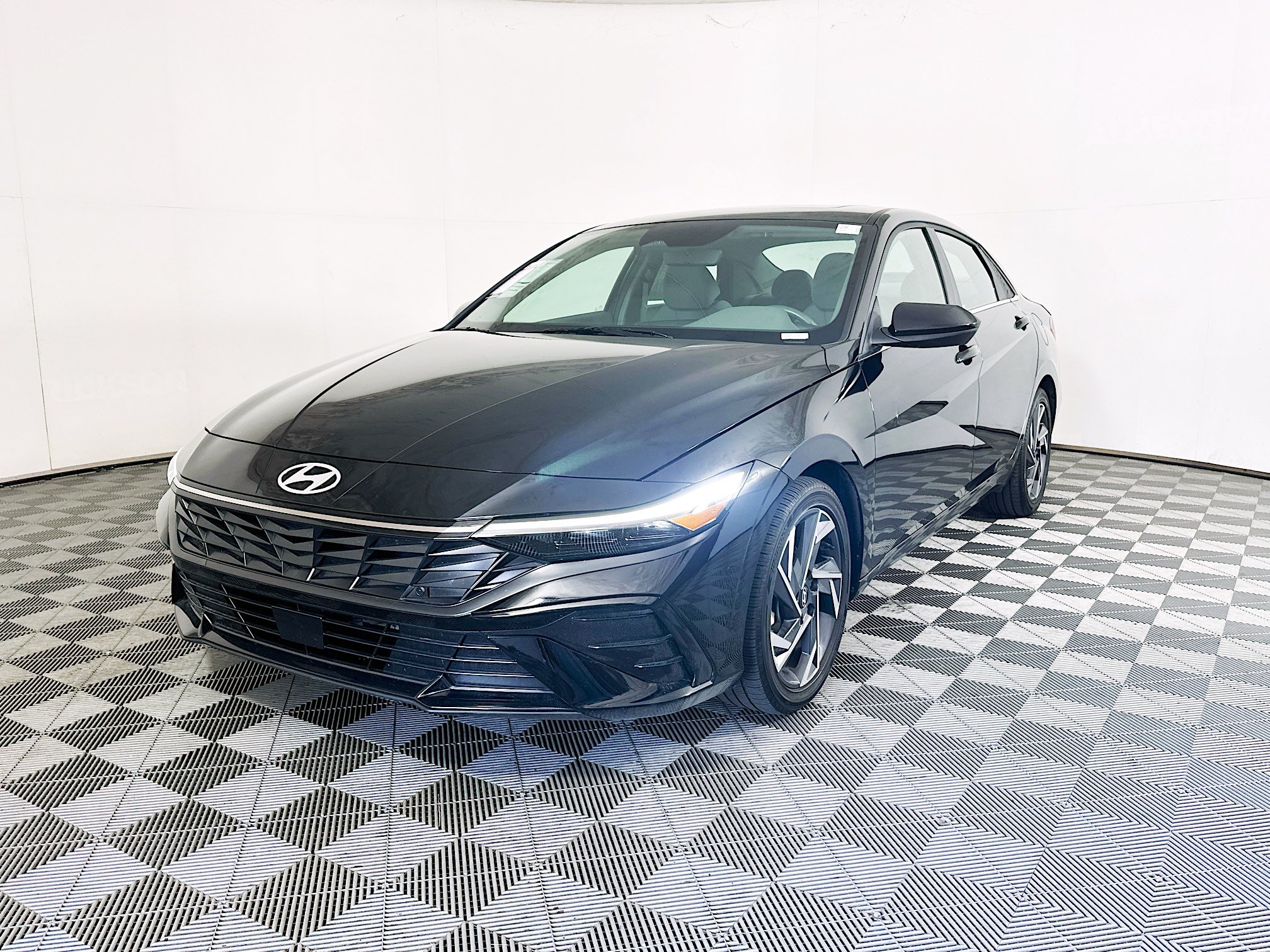 Used 2025 Hyundai Elantra SEL FWD image 7