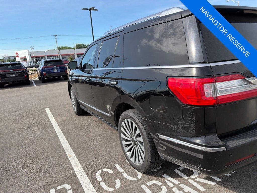 Used 2018 Lincoln Navigator Reserve w/ Technology Package AWD/4WD image 3