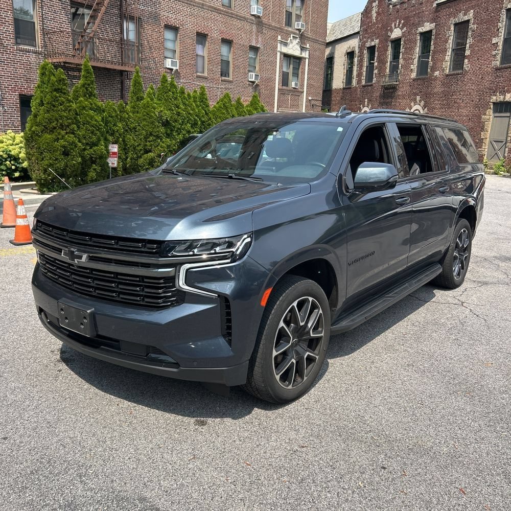 Used 2021 Chevrolet Suburban RST w/ Luxury Package AWD/4WD image 2