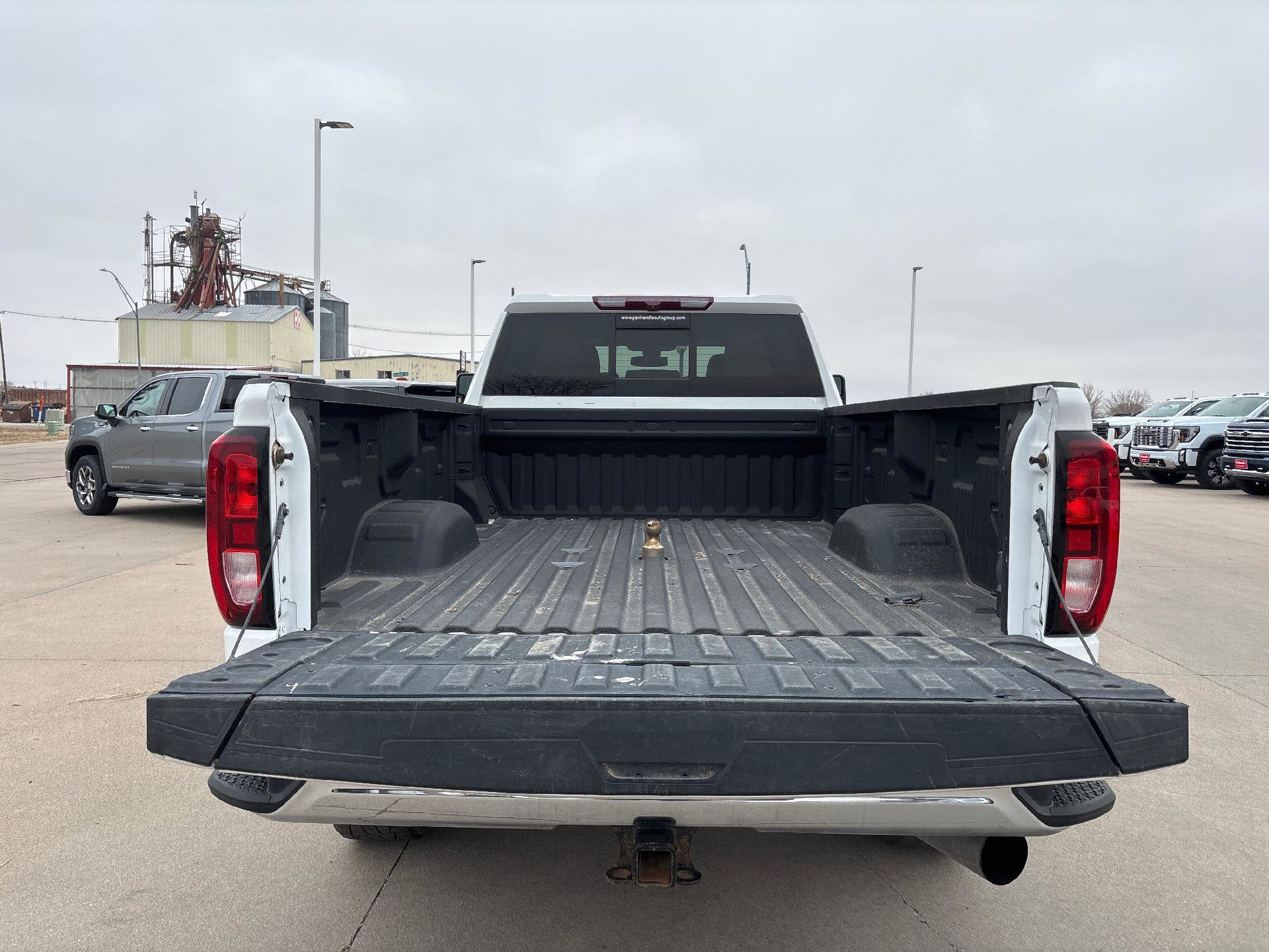 Used 2023 GMC Sierra 2500 SLT w/ SLT Preferred Package image 5