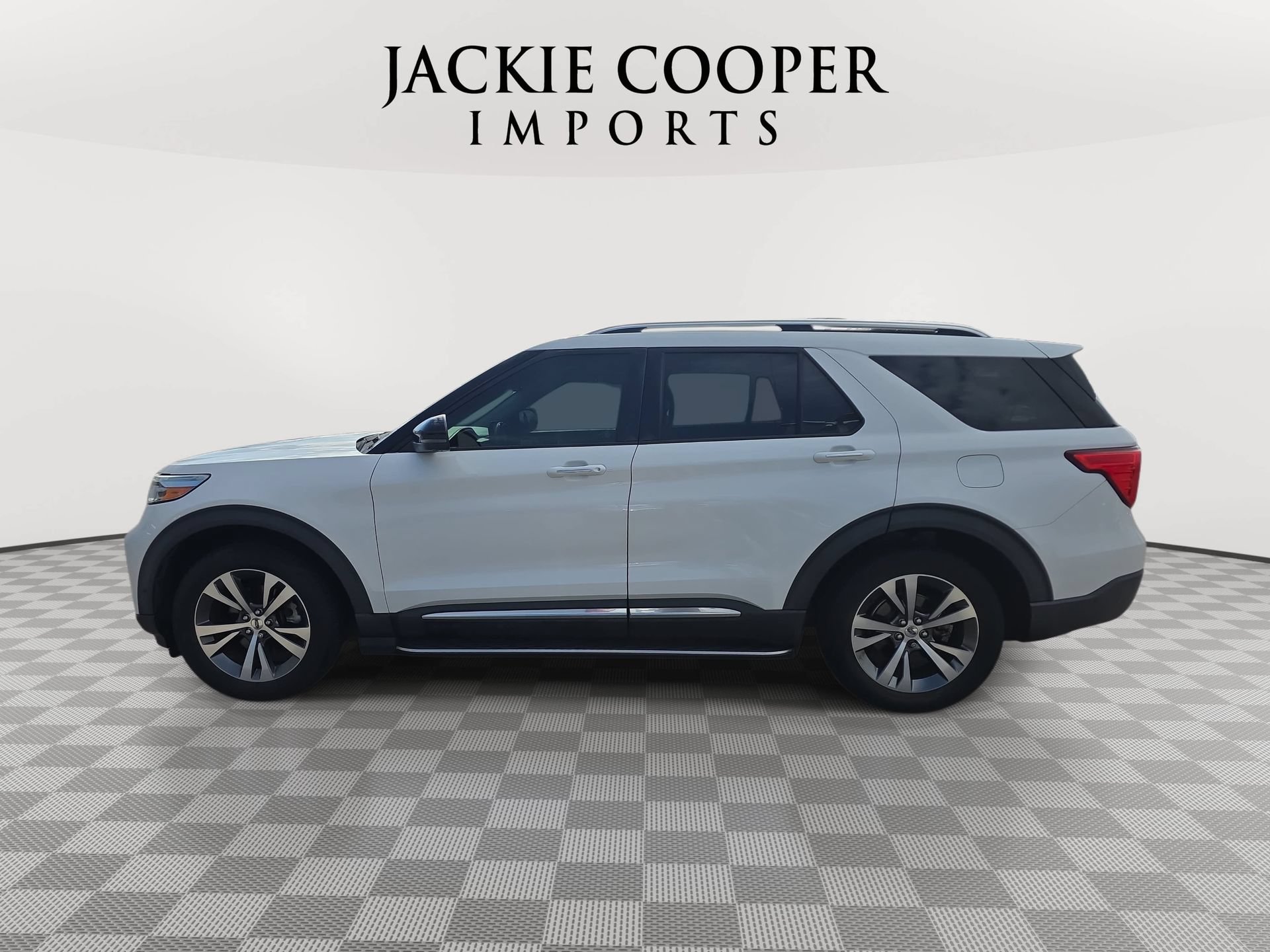 Used 2020 Ford Explorer Platinum w/ Premium Technology Package AWD/4WD image 8