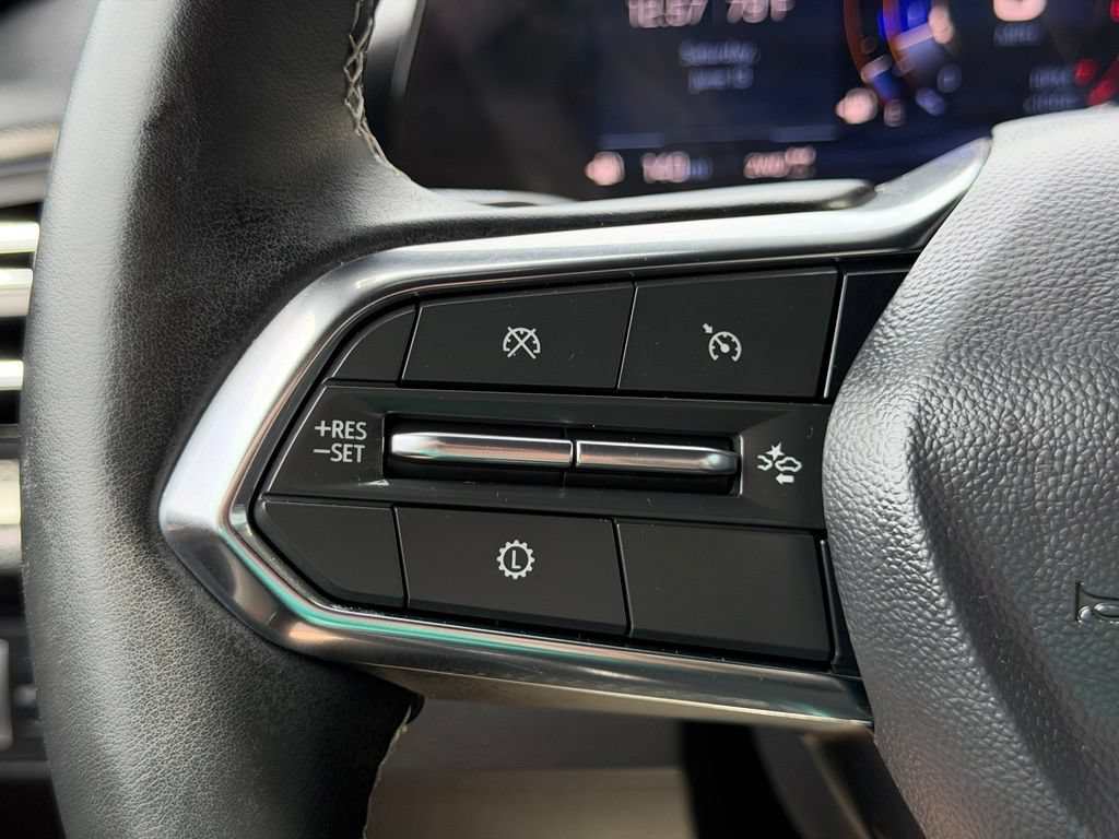 Used 2025 Chevrolet Traverse LT AWD/4WD image 18