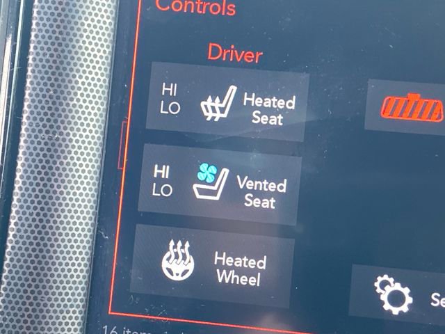 Used 2017 Dodge Challenger R/T Scat Pack w/ Leather Interior Group image 27