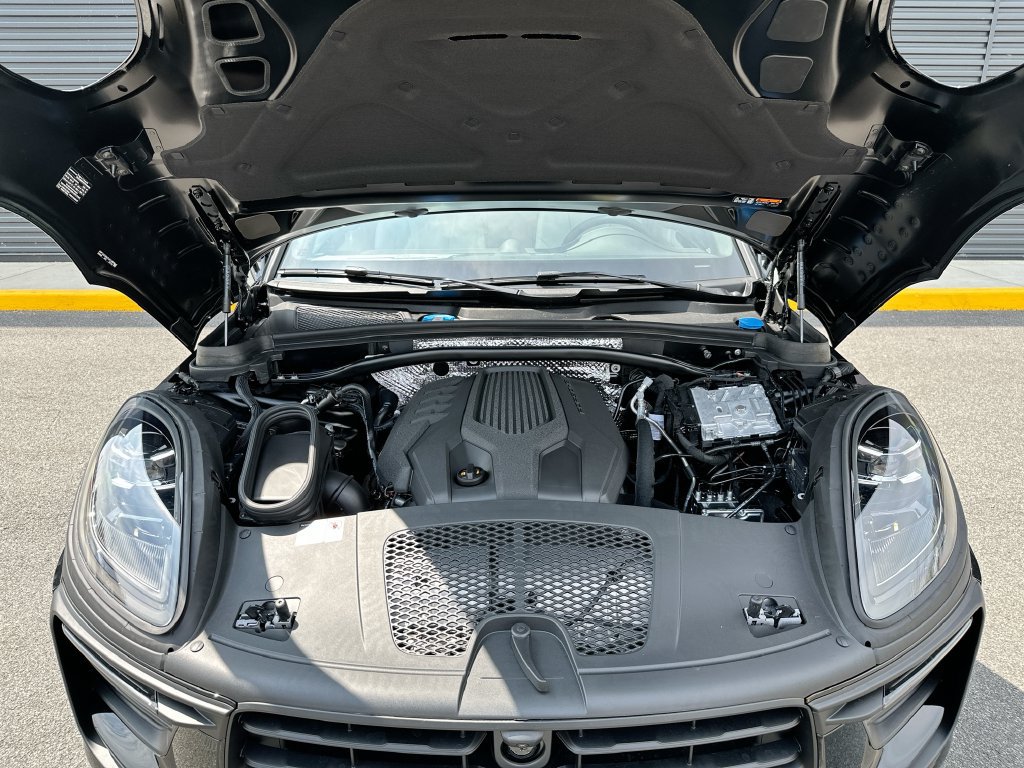 New 2026 Porsche Macan AWD/4WD image 32