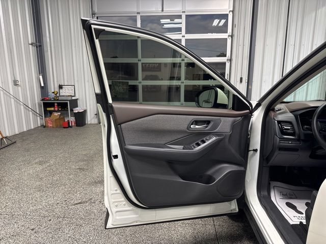 Used 2022 Nissan Rogue SV AWD/4WD image 7