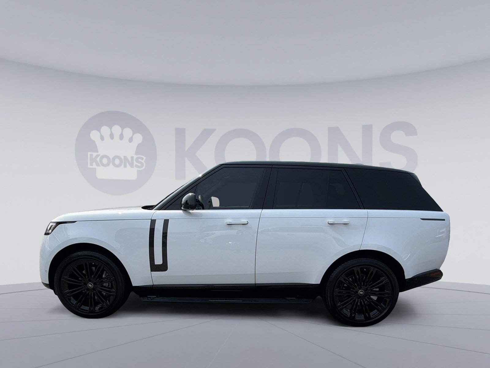 Used 2025 Land Rover Range Rover SE AWD/4WD image 2