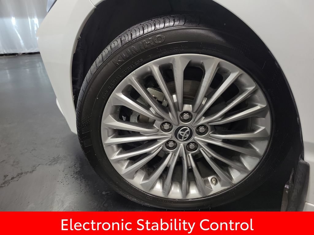 Used 2019 Toyota Avalon Limited w/ Advanced Safety Package FWD image 13