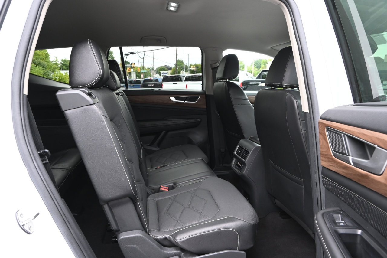Used 2024 Volkswagen Atlas SE image 30