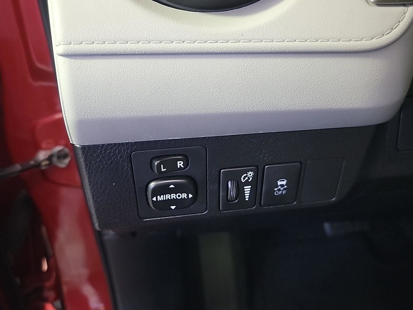 Used 2015 Toyota RAV4 LE image 34