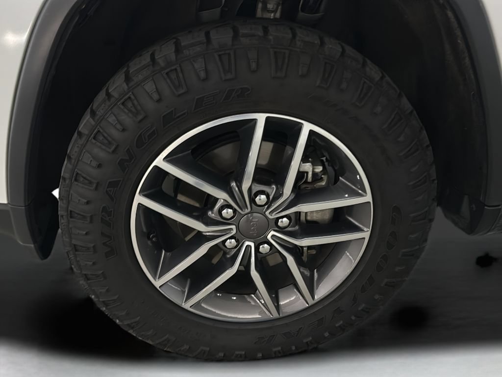 Used 2019 Jeep Grand Cherokee Limited w/ Luxury Group II AWD/4WD image 12