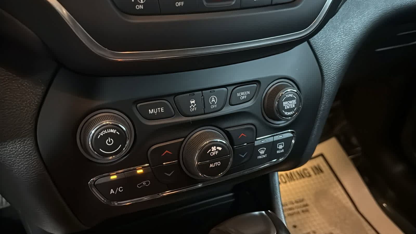 Certified 2023 Jeep Cherokee Altitude Lux w/ Mopar Interior Package AWD/4WD image 21