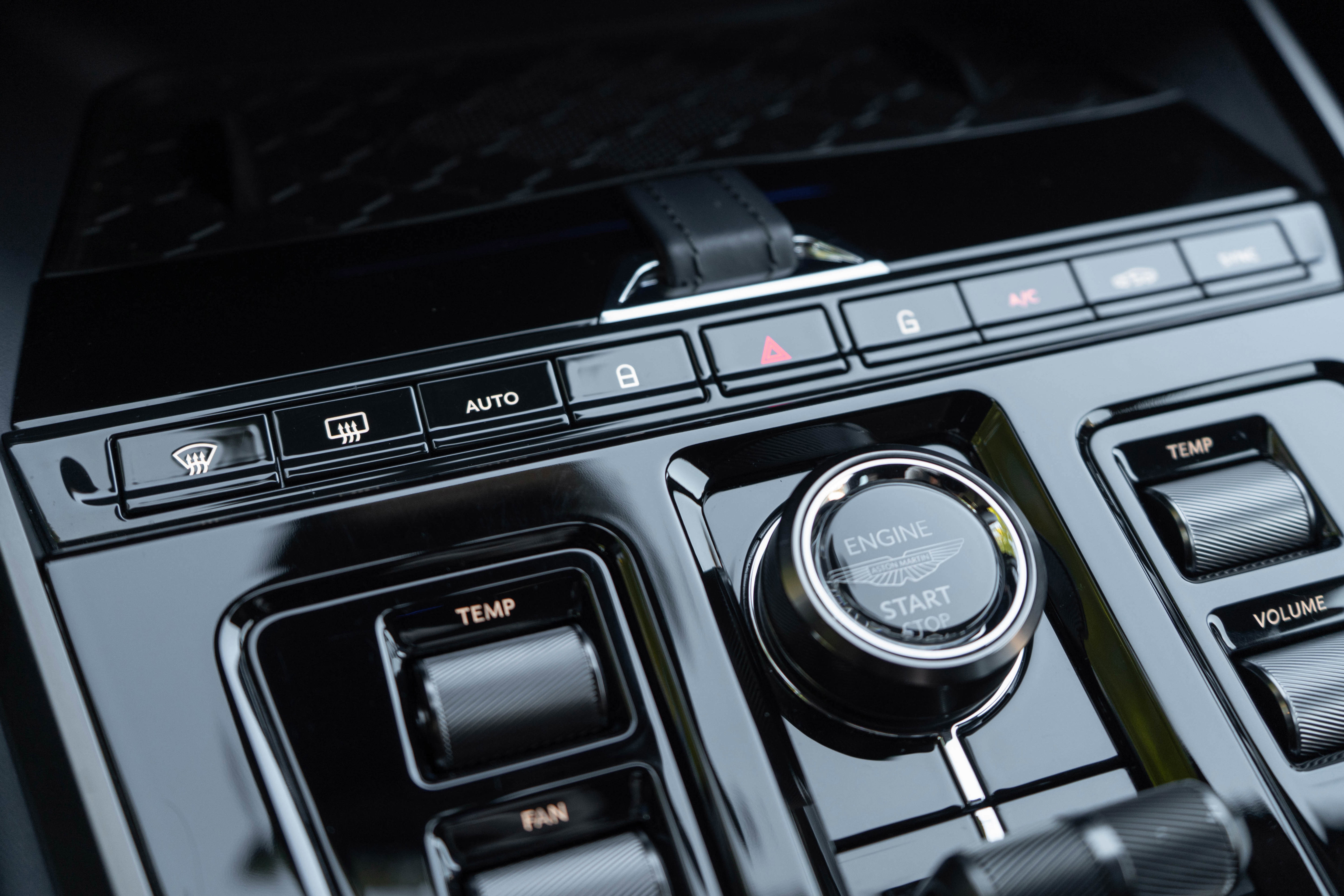 Used 2025 Aston Martin DBX 707 image 25