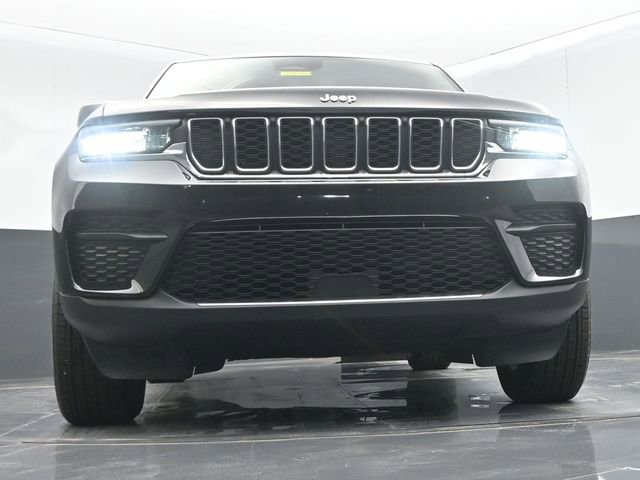 Used 2024 Jeep Grand Cherokee Laredo X image 40