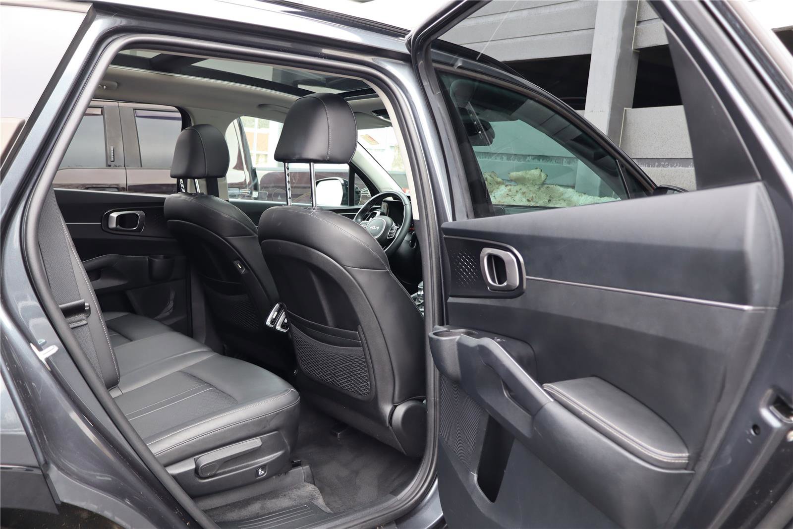 Certified 2022 Kia Sorento S w/ Panoramic Sunroof Package image 29