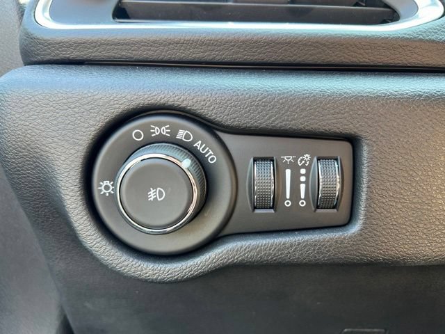 Used 2019 Chrysler Pacifica Touring Plus w/ S Appearance Package FWD image 10