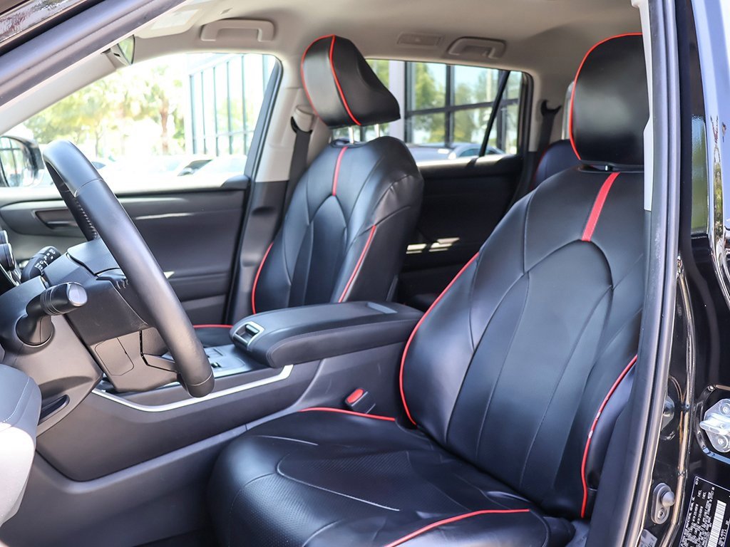 Used 2024 Toyota Highlander LE image 26