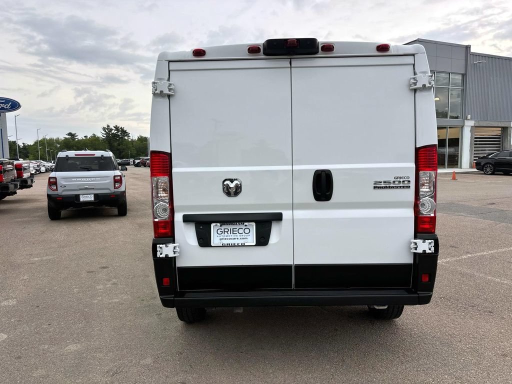 Used 2025 RAM ProMaster 2500 w/ Convenience Group FWD image 4